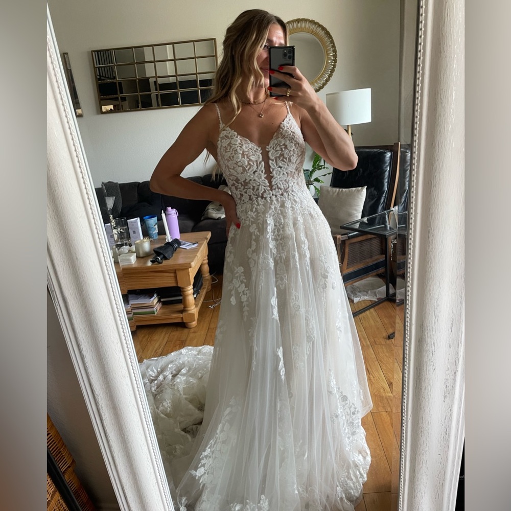 Martina Liana 1137 (Retail: $4,000) New, Never Altered A-line Wedding Dress